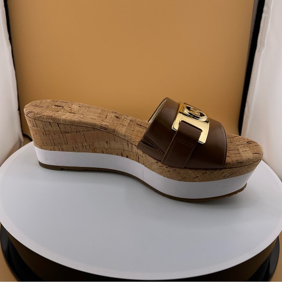 Michael Kors Women's Warren Platform Sandals. Open Toe, Leather - Picture 14 of 15